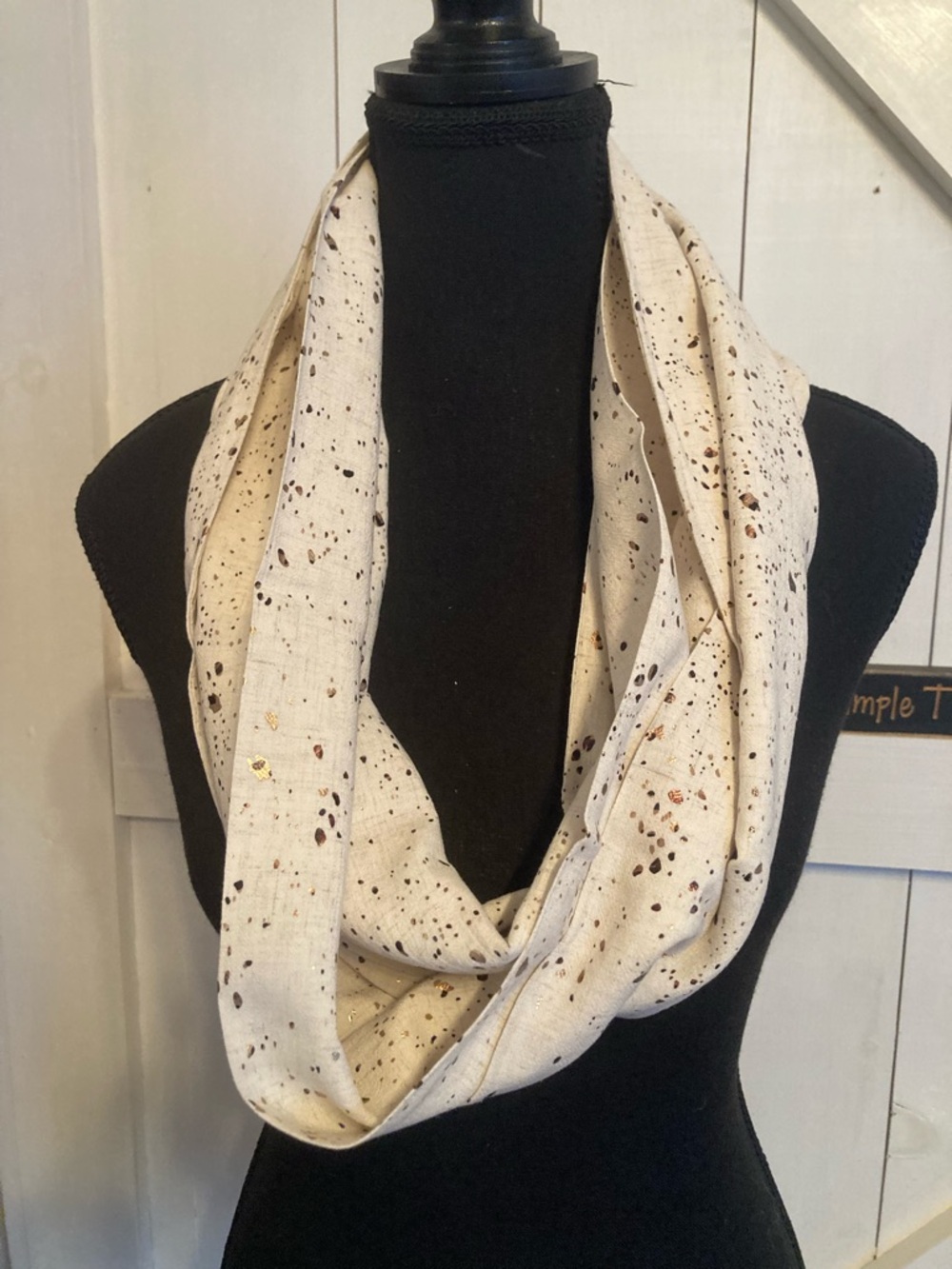 Women’s  Linen Off White and Speckled Scarf.